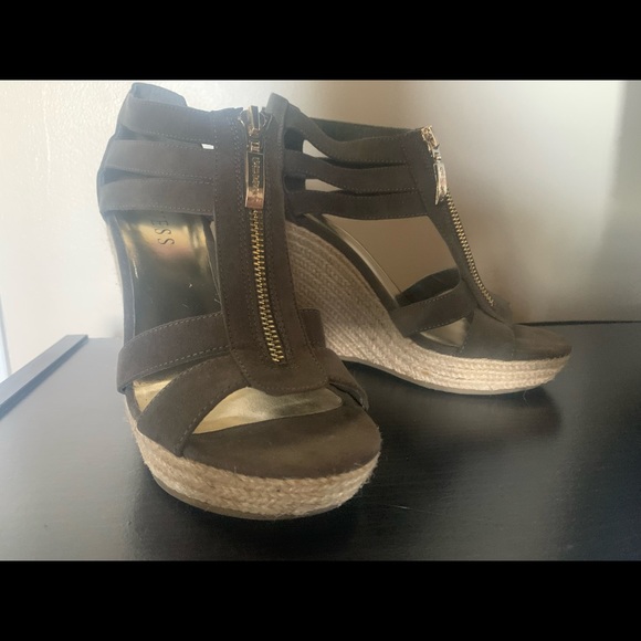 Guess Sandals size 6 - Picture 4 of 4